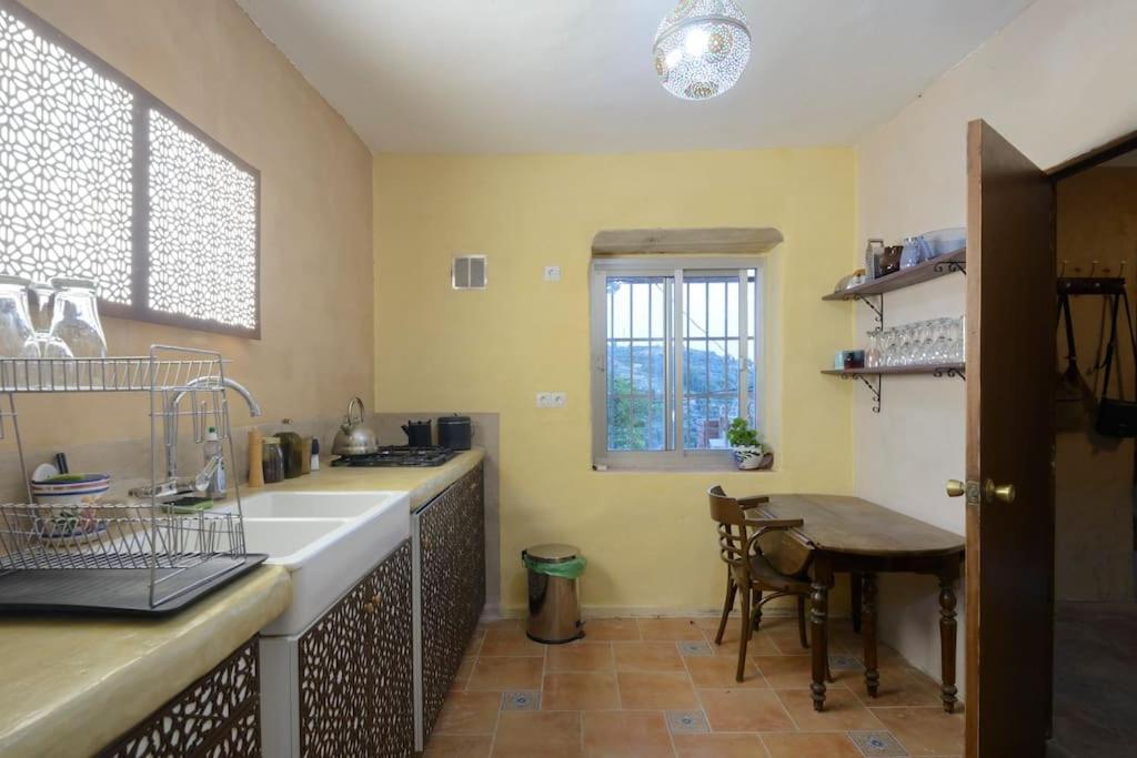 Hostal Nazari Cogollos De La Vega Bagian luar foto