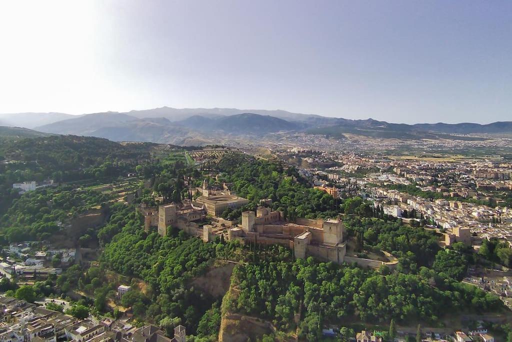 Hostal Nazari Cogollos De La Vega Bagian luar foto