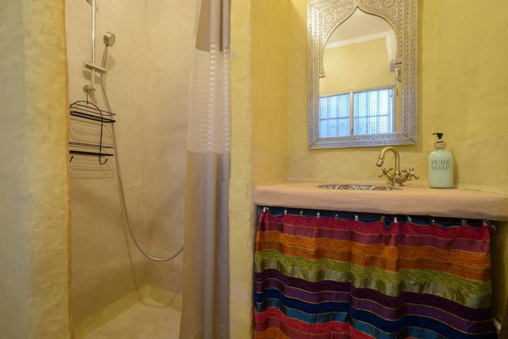 Hostal Nazari Cogollos De La Vega Bagian luar foto